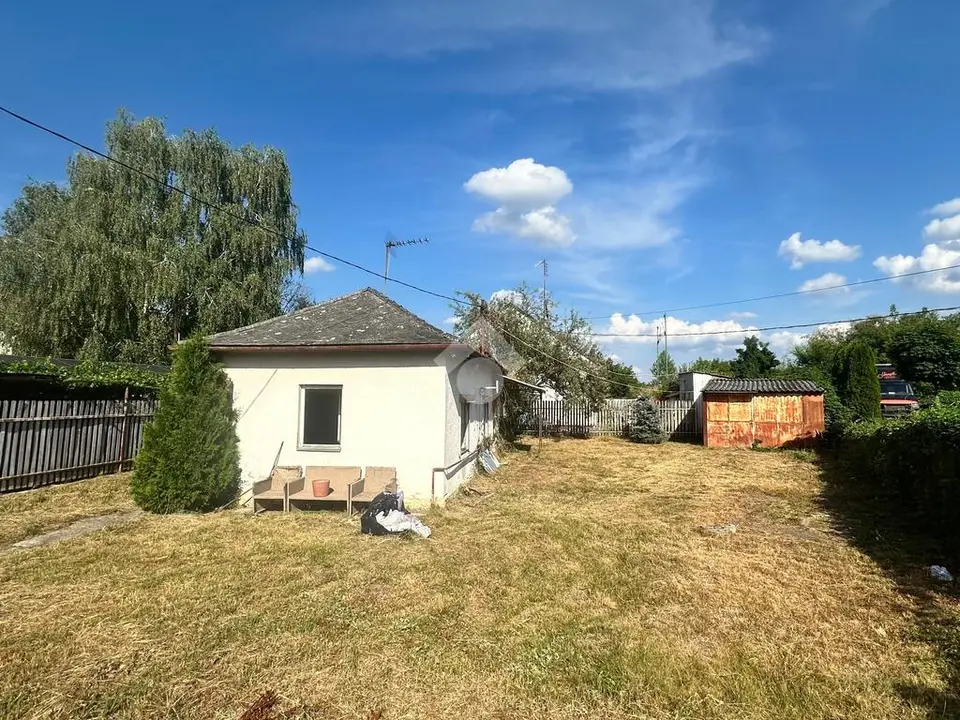 Lakóövezeti telek eladó – Göd