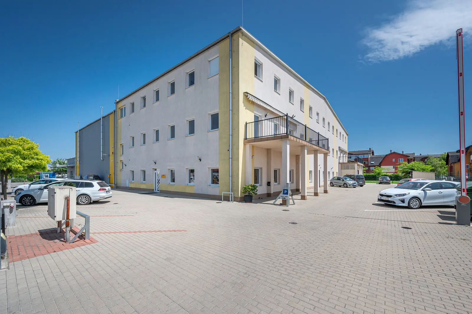 Eladó modern iroda-székház és csarnoképület Szigetszentmiklós Ipari Parkjában !