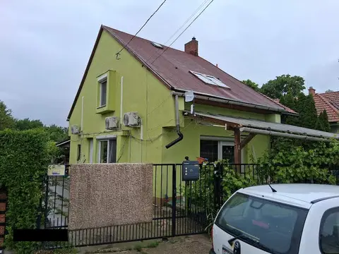 Agárdon,105 m2 es, 445 m2 telken, 2 szintes, 4 szoba,nappalis családi ház eladó. – Gárdony
