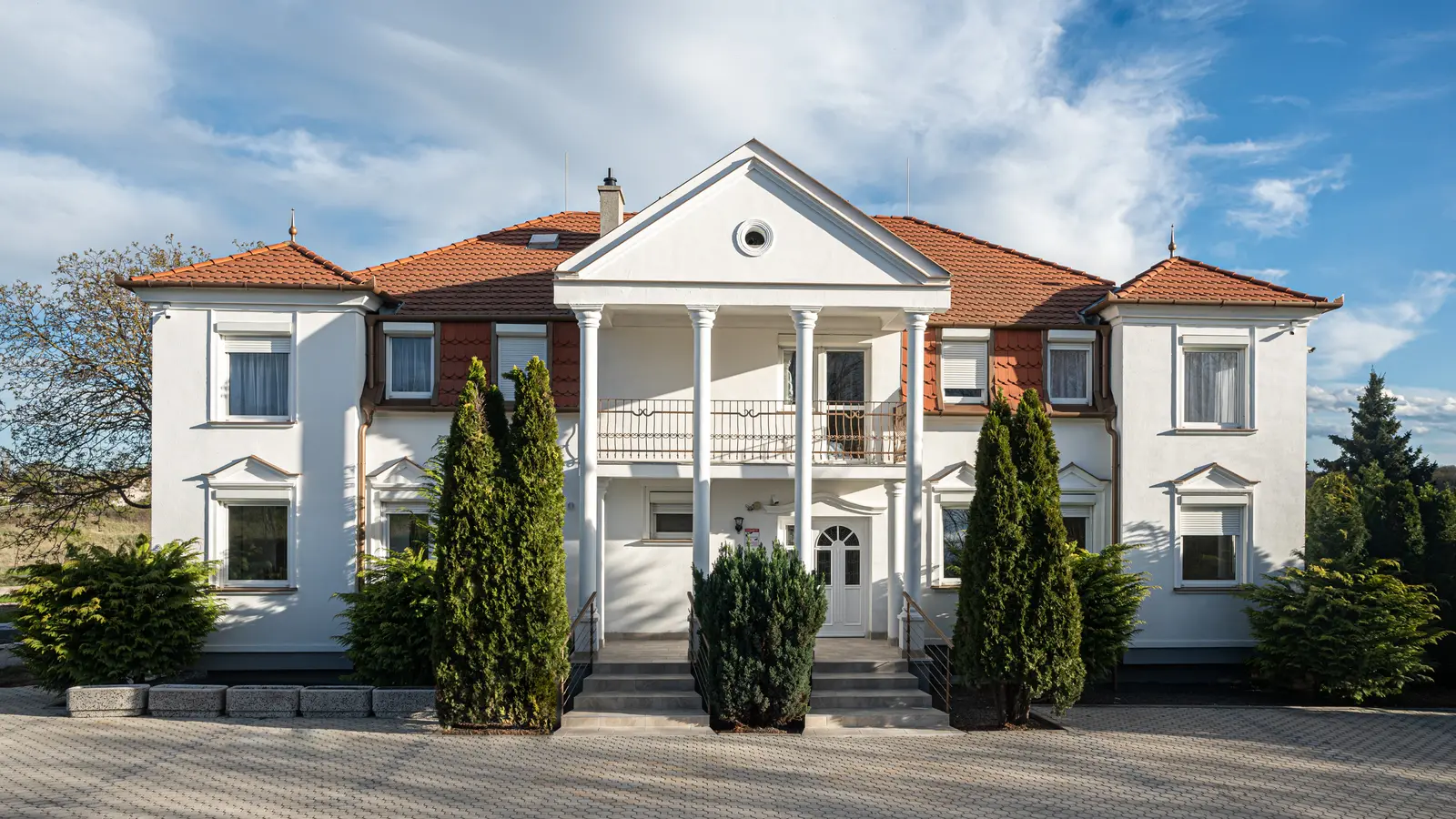 Exkluzív villa Fertőrákos szívében – sokoldalú befektetési lehetőség a Fertő-tó közelében!