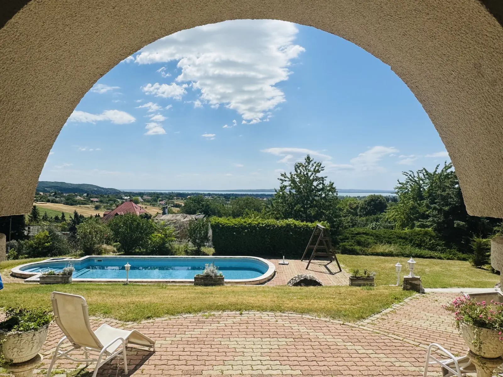 Kúria jellegű, balatoni panorámás, medencés ingatlan, gondozott birtokkal - Villa Vita – Cserszegtomaj