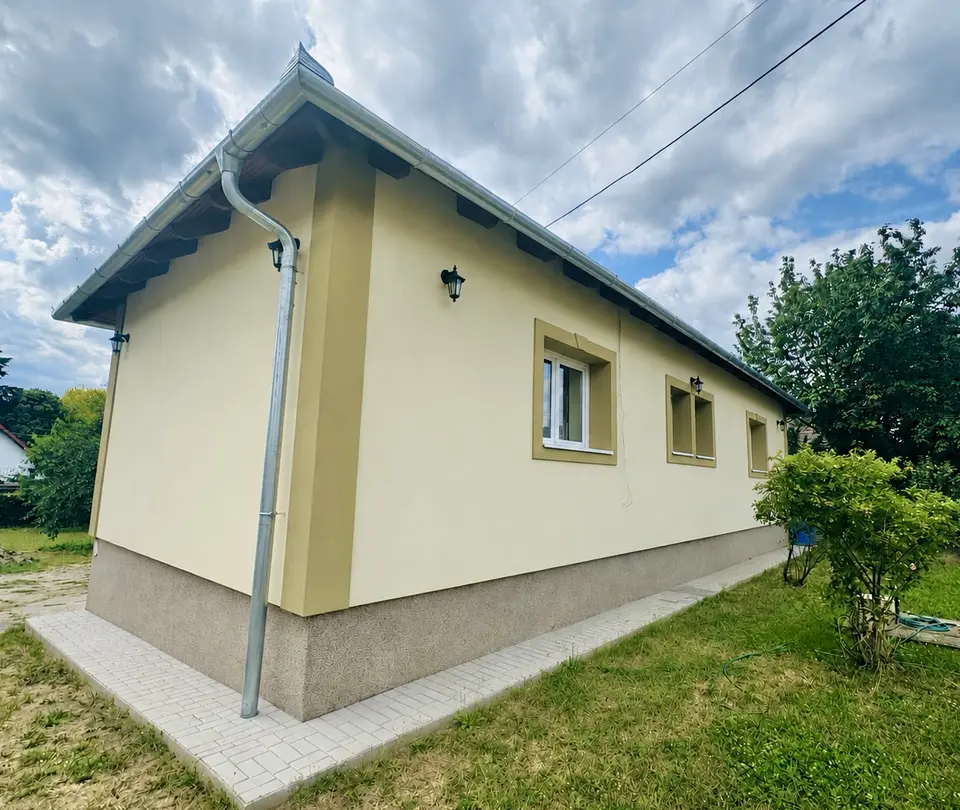 Szigligeten, várra néző családi ház, tágas kerttel a Balatontól pár percre