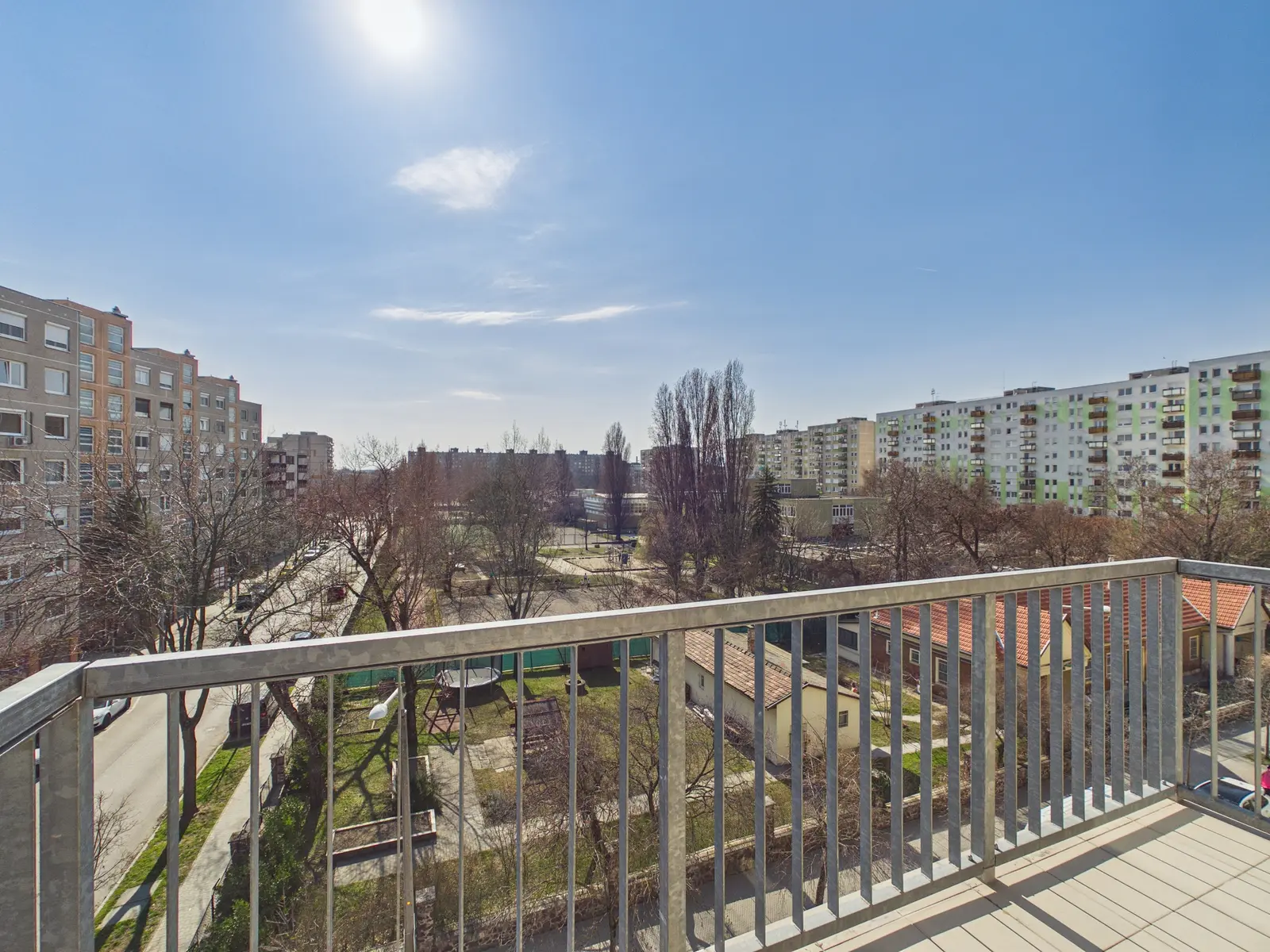Világos, prémium 4 szobás otthon zöld parkra néző terasszal Angyalföldön – Budapest