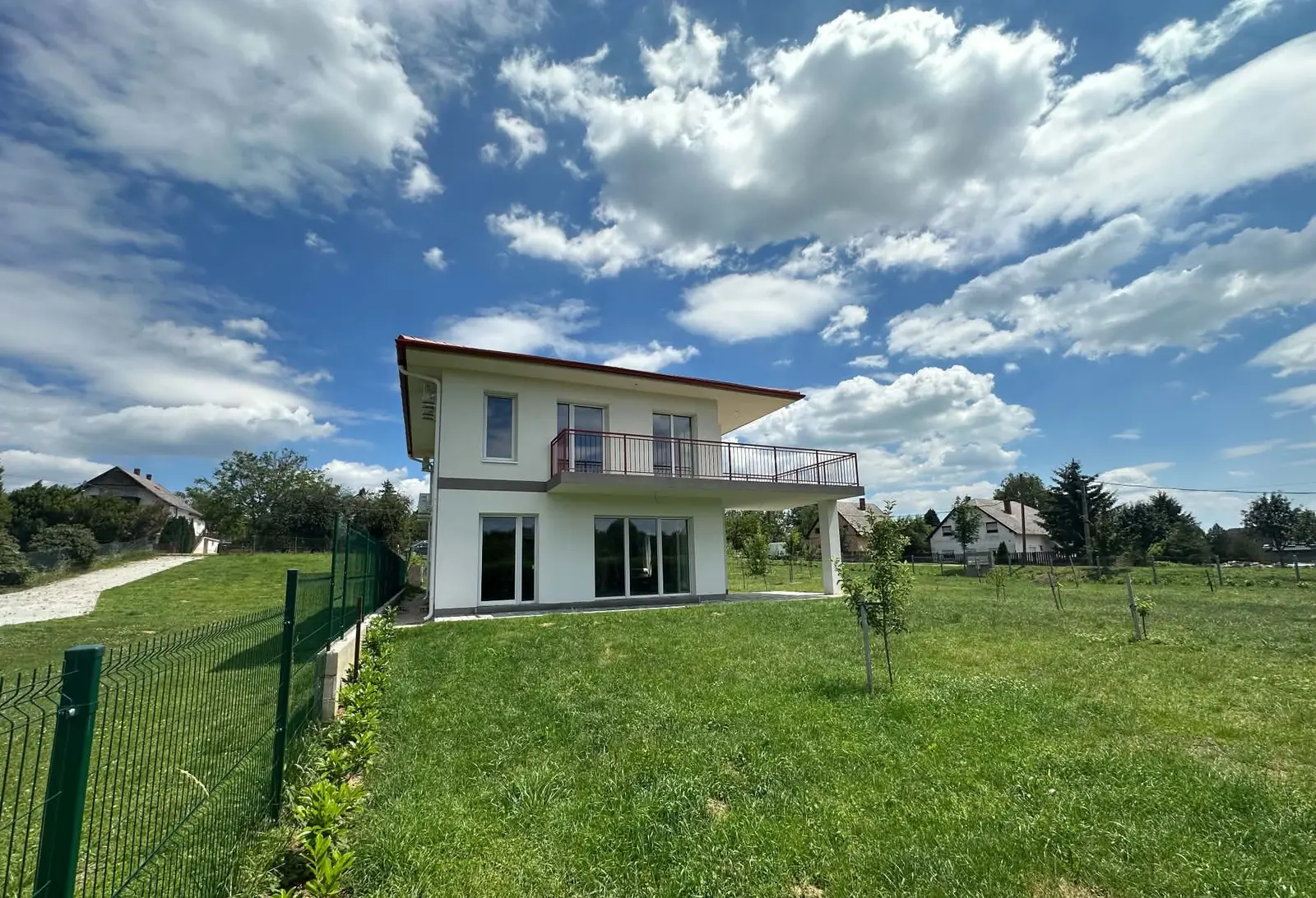 Cserszegtomaj központi részén új építésű, 226 m²-es családi ház eladó 1130nm-es telken!
