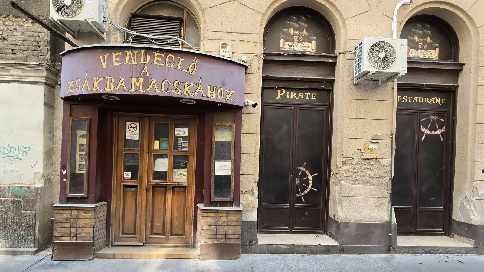 Eladó vendéglátóegység Budapest belvárosában – Nagymező utcai étterem, pincehelyiségben