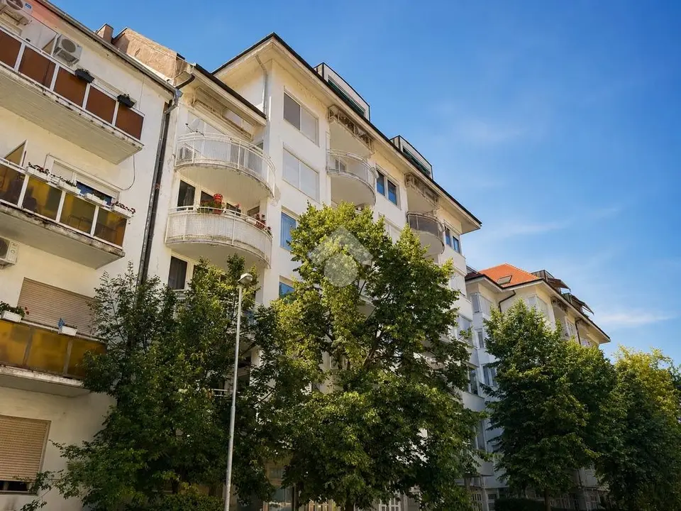 Garázs/parkoló eladó – Budapest