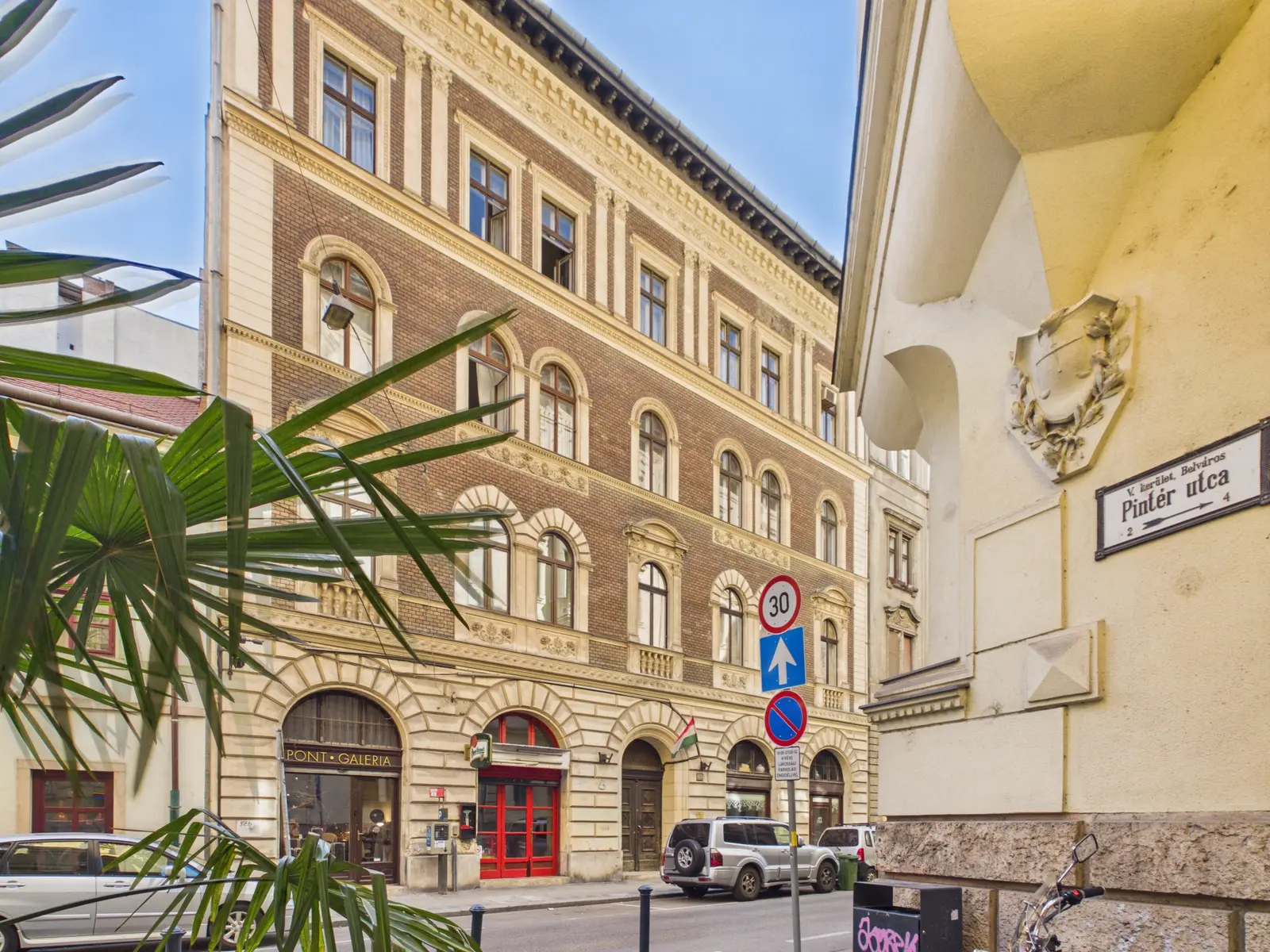 105 m²-es felújítandó polgári lakás a Duna és a Váci utca között – Budapest