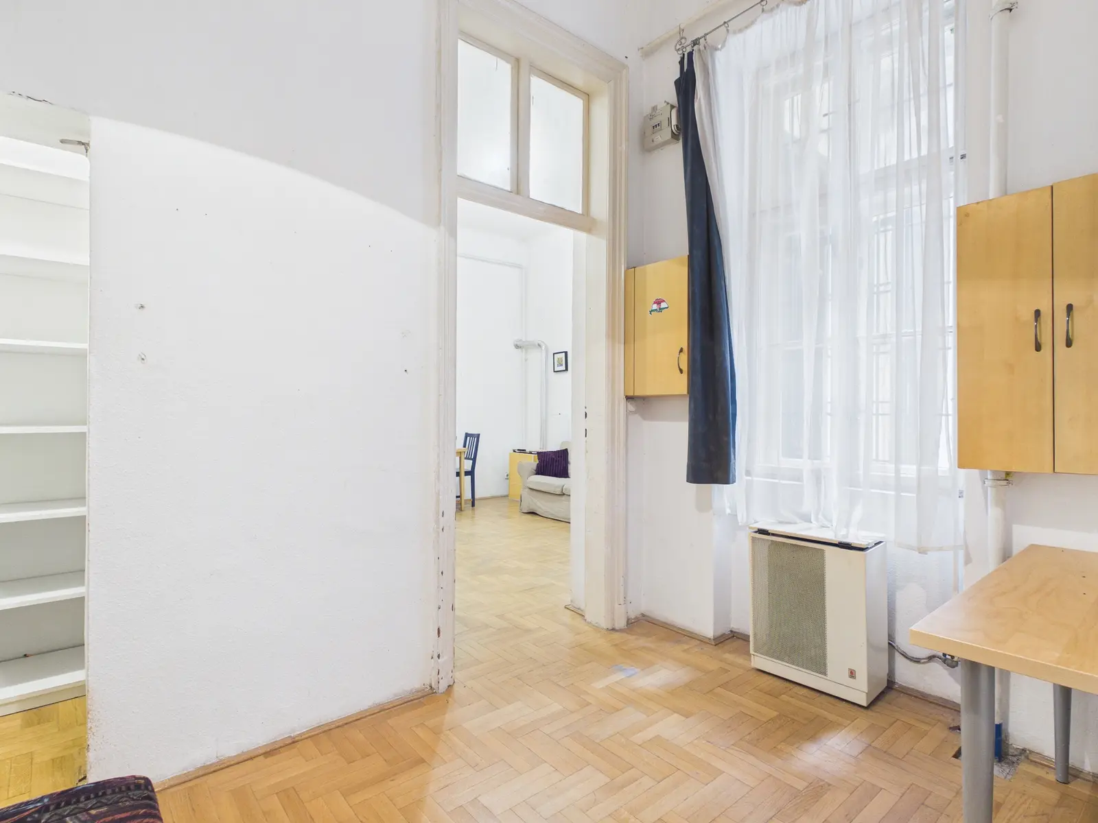 Eladó két hálószobás, felújítandó polgári lakás kiváló helyen – Budapest