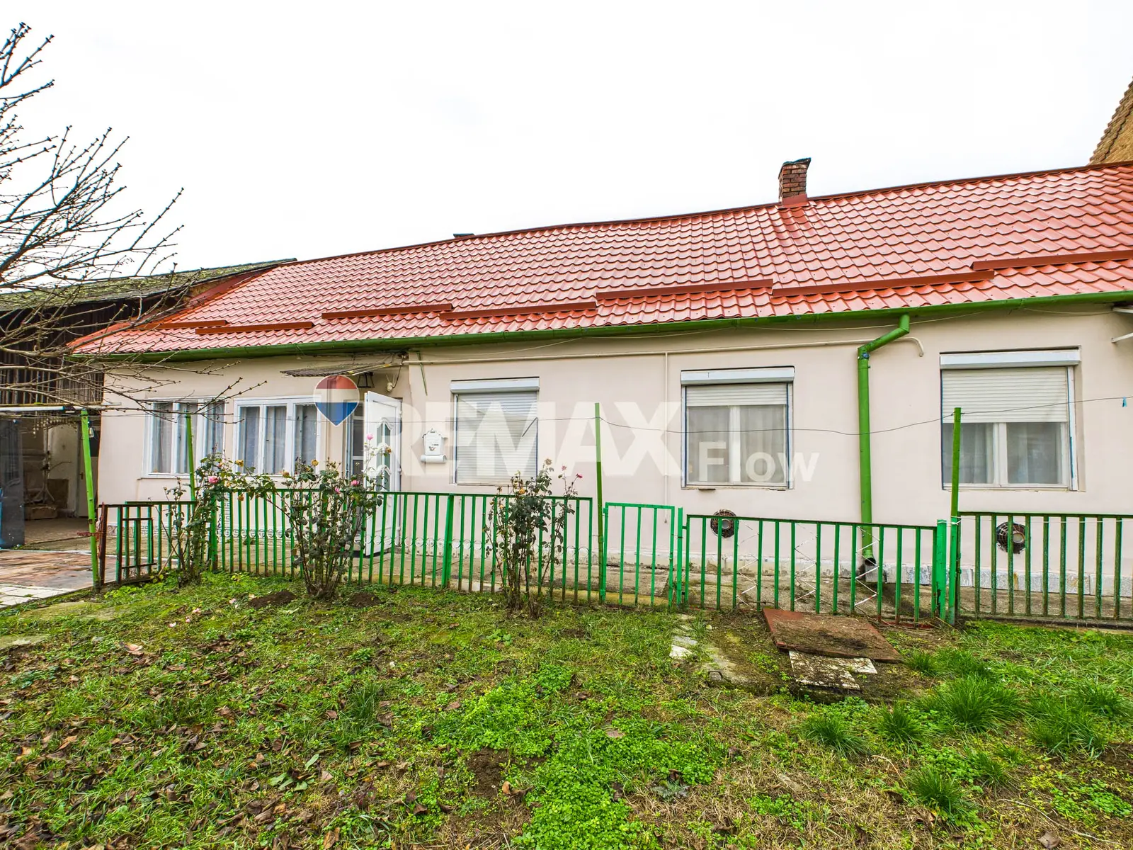 Több lehetőség, mint elsőre látszik – 3 szobás lakás Bonyhádon eladó!